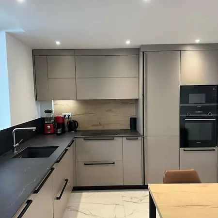 Apartament Luxe A 5 Minutes Des Champs-elysees Paryż